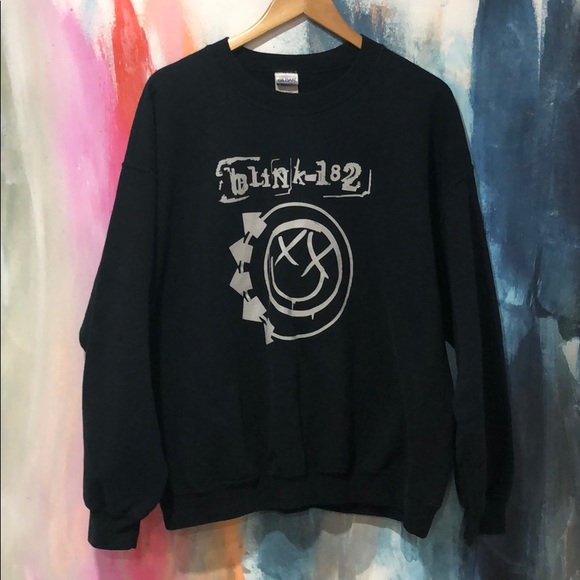 sweater blink 182